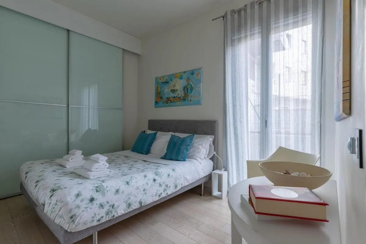 Style And Comfort In The Heart Of Florence Apartment